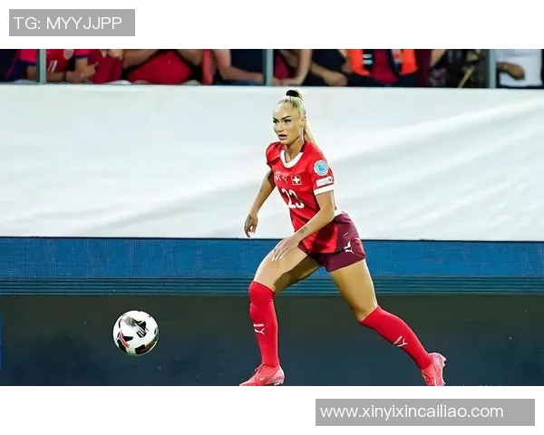 最近崛起的女足明星球员引领足球热潮展现女性力量与魅力