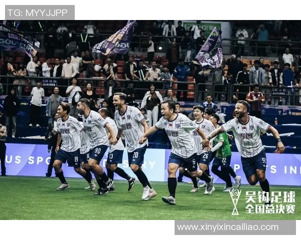 当足球明星回顾自己的精彩集锦时的感慨与反思